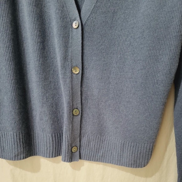Unworn Vince Cashmere Fine Ribbed V-Neck Cardigan in Blue - Picture 5 of 8